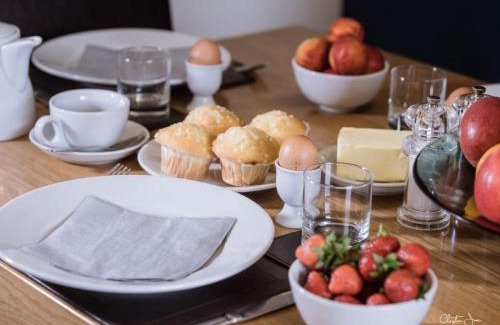 Bridgwater House | Honeybee Cottage 15P