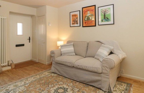 Martock Cottage | HONEYBEE COTTAGE, pet friendly, with open fire in Martock
