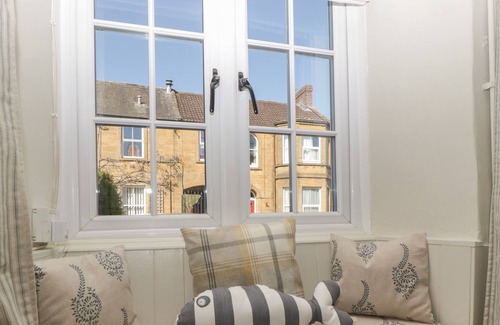 Martock Cottage | HONEYBEE COTTAGE, pet friendly, with open fire in Martock
