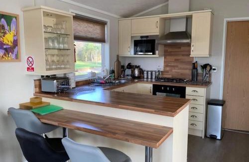 Wisbech Ski Chalet | Honeybee Lodge