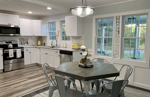 Thomasville House | Honeycomb Haven, 1 Mile to Downtown Thomasville, Patio and Porch, 2 Bedroom Home