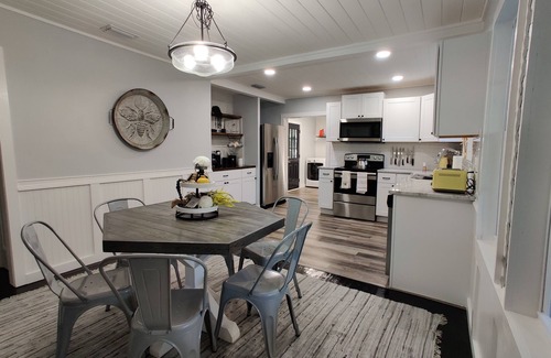 Thomasville House | Honeycomb Haven, 1 Mile to Downtown Thomasville, Patio and Porch, 2 Bedroom Home