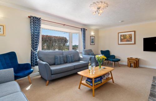 Kilgetty House | Honeyfield Lodge - Spacious Cottage Rural Views