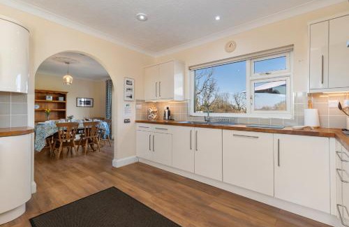 Kilgetty House | Honeyfield Lodge - Spacious Cottage Rural Views