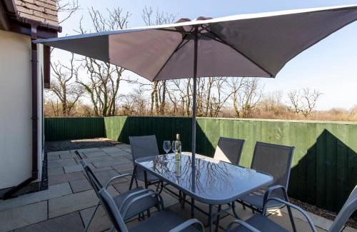 Kilgetty House | Honeyfield Lodge - Spacious Cottage Rural Views
