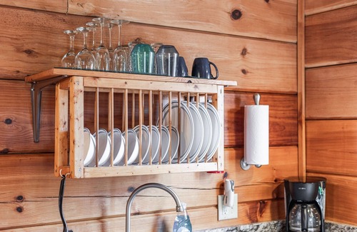 Hot Springs Cabin | Honeymoon Log Cabin w/Wooded Mountain Views