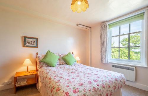 Falkenham House | Honeypot Cottage