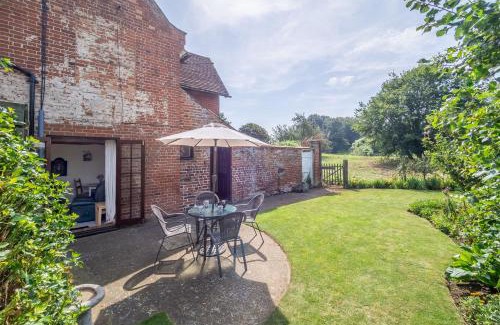Falkenham House | Honeypot Cottage