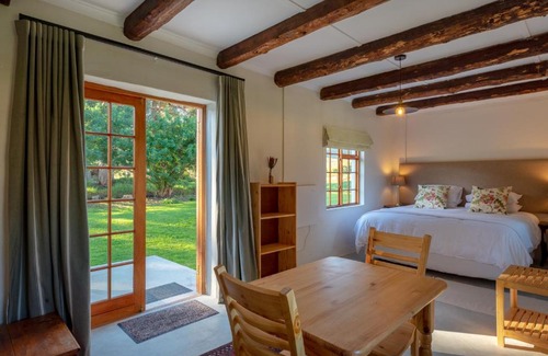 Kleinmond Cabin | Honeyrock Cottages