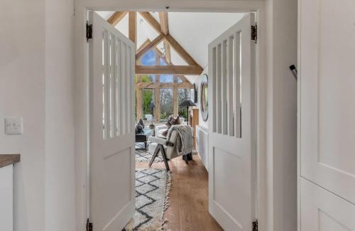 Chipping Campden House | Honeysuckle Cottage - Hot Tub Packages Available