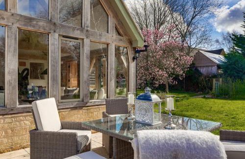 Chipping Campden House | Honeysuckle Cottage - Hot Tub Packages Available