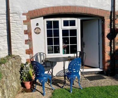 Ilfracombe House | Honeysuckle Cottage
