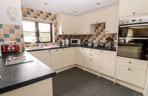 Beaworthy Cottage | HONEYSUCKLE COTTAGE, pet friendly, with a garden in Ashwater