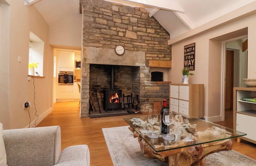 Compton Dundon Cottage | HONEYSUCKLE COTTAGE, romantic, character holiday cottage in Street