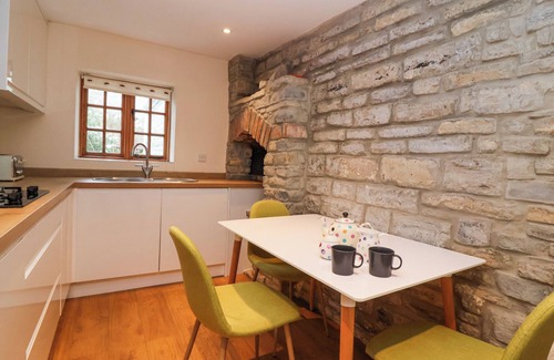 Compton Dundon Cottage | HONEYSUCKLE COTTAGE, romantic, character holiday cottage in Street