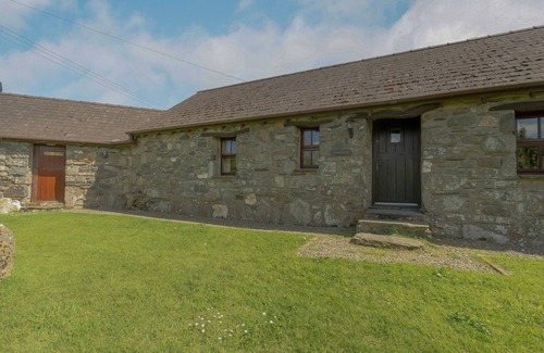 Pontfaen Cottage | Honeysuckle