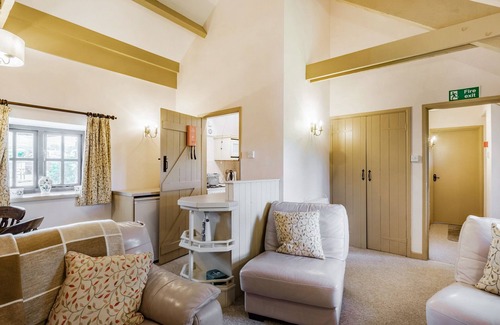 Pontfaen Cottage | Honeysuckle