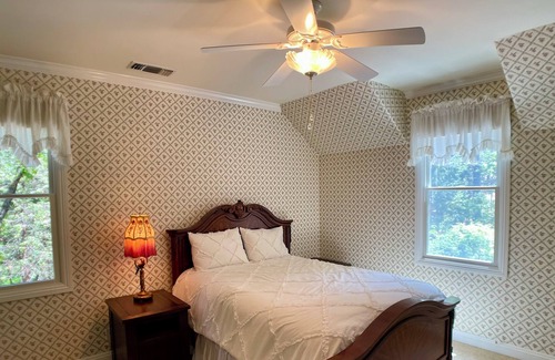 Nevada City House | Honeysuckle House- 5 Minutes to Downtown!