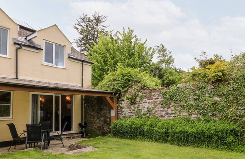 Tavistock Cottage | HONEYSUCKLE, pet friendly, country holiday cottage in Moortown