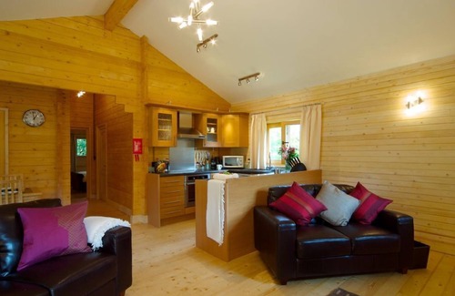 Richmond Cabin | Honeysuckle Single Storey Log Cabin, sleeps up to 4