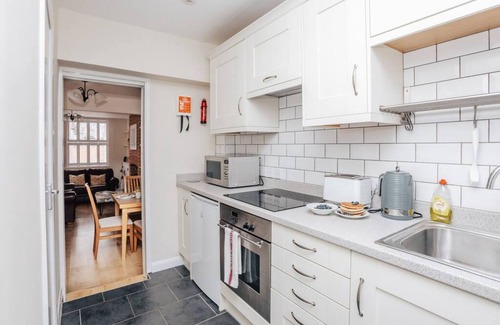 Henley-on-Thames House | Honeysuckle Terrace - From 125 Per Night