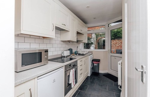Henley-on-Thames House | Honeysuckle Terrace - From 125 Per Night