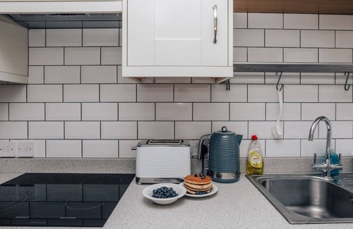 Henley-on-Thames House | Honeysuckle Terrace - From 125 Per Night