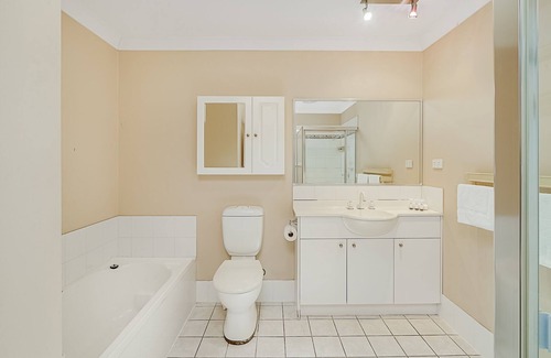 Maryville House | Honeysuckle Townhouse