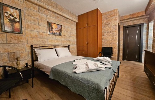 Markopoulon Apartment | Honeywell Inn