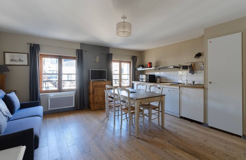 Honfleur Apartment | Honfleur. 4 PEOPLE. LUMINOUS. PERFECT LOCATION. PRIVATE PARKING. FREE WIFI