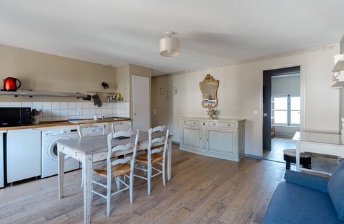 Honfleur Apartment | Honfleur. 4 PEOPLE. LUMINOUS. PERFECT LOCATION. PRIVATE PARKING. FREE WIFI