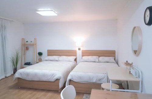 Sinchon-dong Apartment | Hongdae Lovely Studio