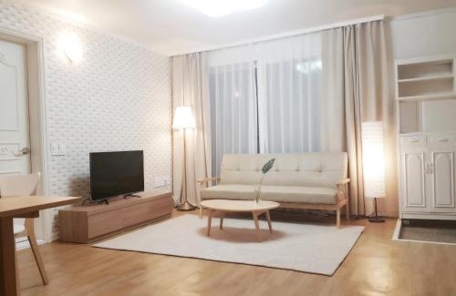Sinchon-dong Apartment | Hongdae Zoe Three Room House