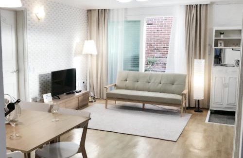 Sinchon-dong Apartment | Hongdae Zoe Three Room House