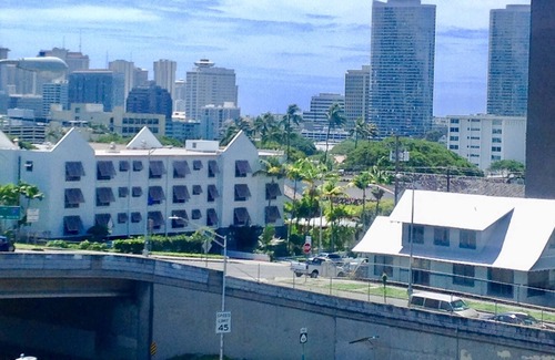 Tantalus House | Honolulu Economy Studio w/Priv Bath and Kitchenette -Laundry Included