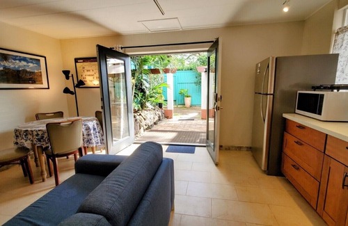 Downtown Honolulu House | Honolulu Romantic new Cottage for 2- (1 of 3)