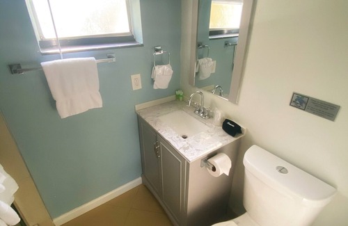 Deerfield Beach Hotel | Honu Cove (Age 16+)