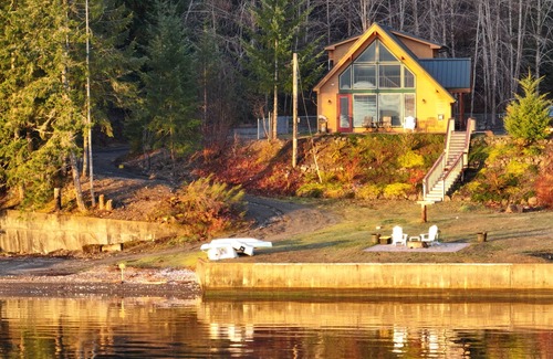 Hoodsport House | Hood Canal Waterfront Home - Incredible Views, Wildlife, EV Charger, Kayaks!