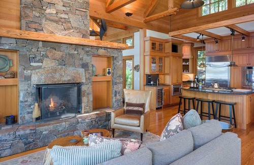 Orcas House | Hook's Nest-Magnificent Waterfront Luxe Home, Chef's Kitchen, Outdoor Fireplace, Close to Adventure