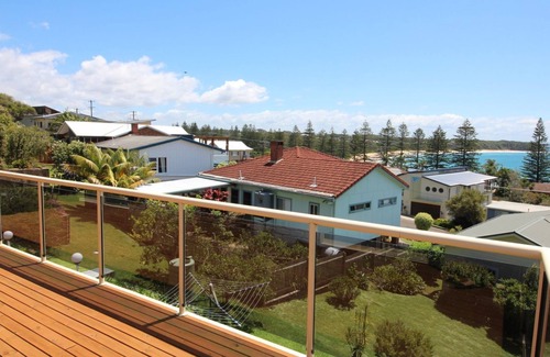 Black Head House | Hooke House - short stroll to the patrolled Black Head Beach