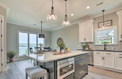 Norwood House | ‘Hooked on Tillery’ Norwood Escape w/ Pier!