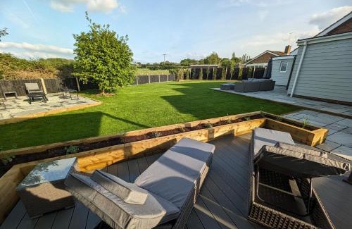 Heacham House | Hoot Hollow - Hot Tub Hideaway