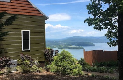 Bryant Cabin | hoot owl · NO SUNDAY CHECK IN , GREAT VIEW-hot tub HOOT OWL