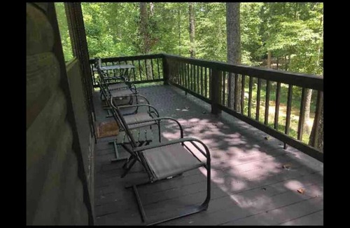 Iuka House | Hooters Hollow- Getaway cabin at Pickwick Lake