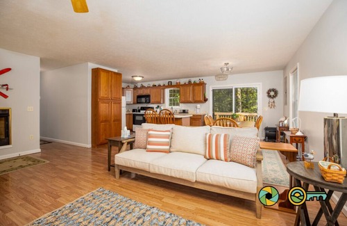Mount Jackson Cabin | Hoover's Hideaway | Woodland views & firepit | Bryce Resort