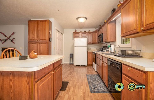 Mount Jackson Cabin | Hoover's Hideaway | Woodland views & firepit | Bryce Resort