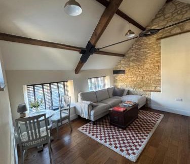 Chipping Norton House | Hop House