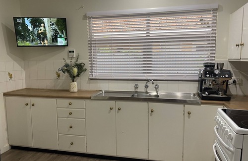 Glenelg East Villa | Hop, skip or jump to the heart of Glenelg or Morphettville Racecourse