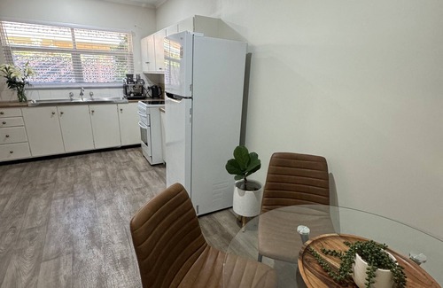 Glenelg East Villa | Hop, skip or jump to the heart of Glenelg or Morphettville Racecourse