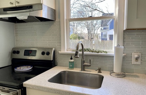 Wakefield-Peacedale House | Hope Hideaway Walk to Main St/Bike Path